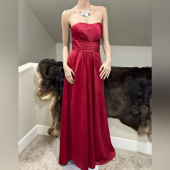 Burgundy Elegant Strapless Soft Satin Maxi Dress - Picture 3 of 9